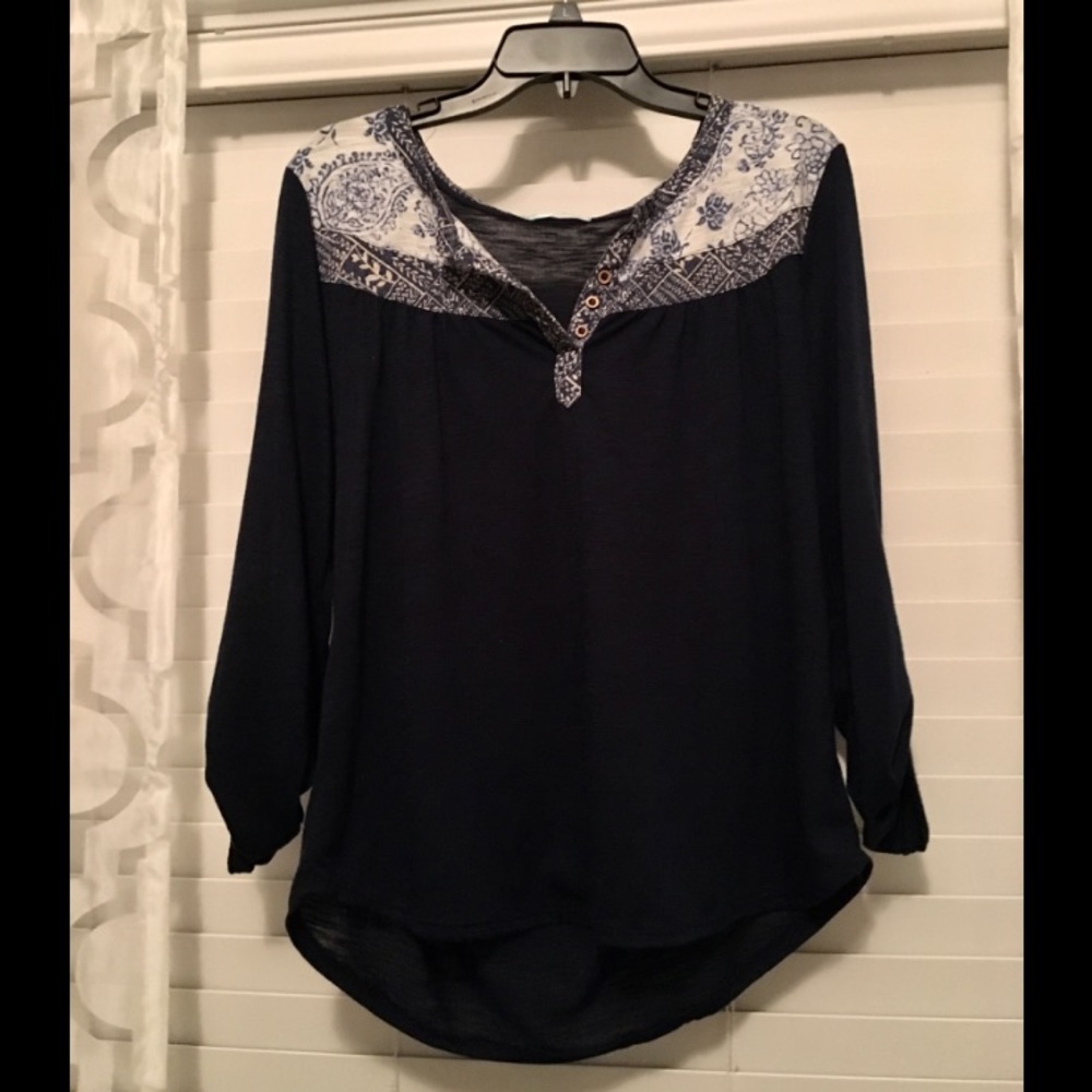 ❤️3/4 Length Sleeve Navy Shirt❤️